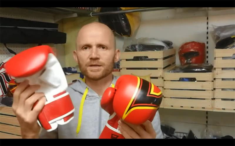 Kakšna je razlika med rokavicami za trening na boksarski vreči in rokavicami za boks